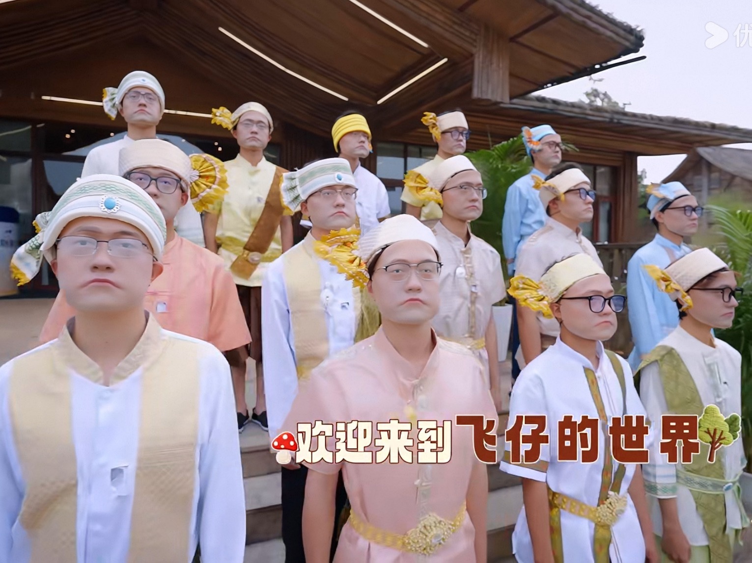这些面具也别浪费了 拿回公司给stf一人发一个 