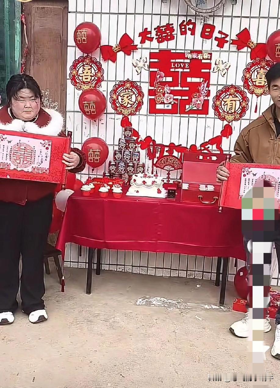 抖音刷到过很多这样的……
此刻我才明白，因为这个年龄段的女人太少男人太多了，不管