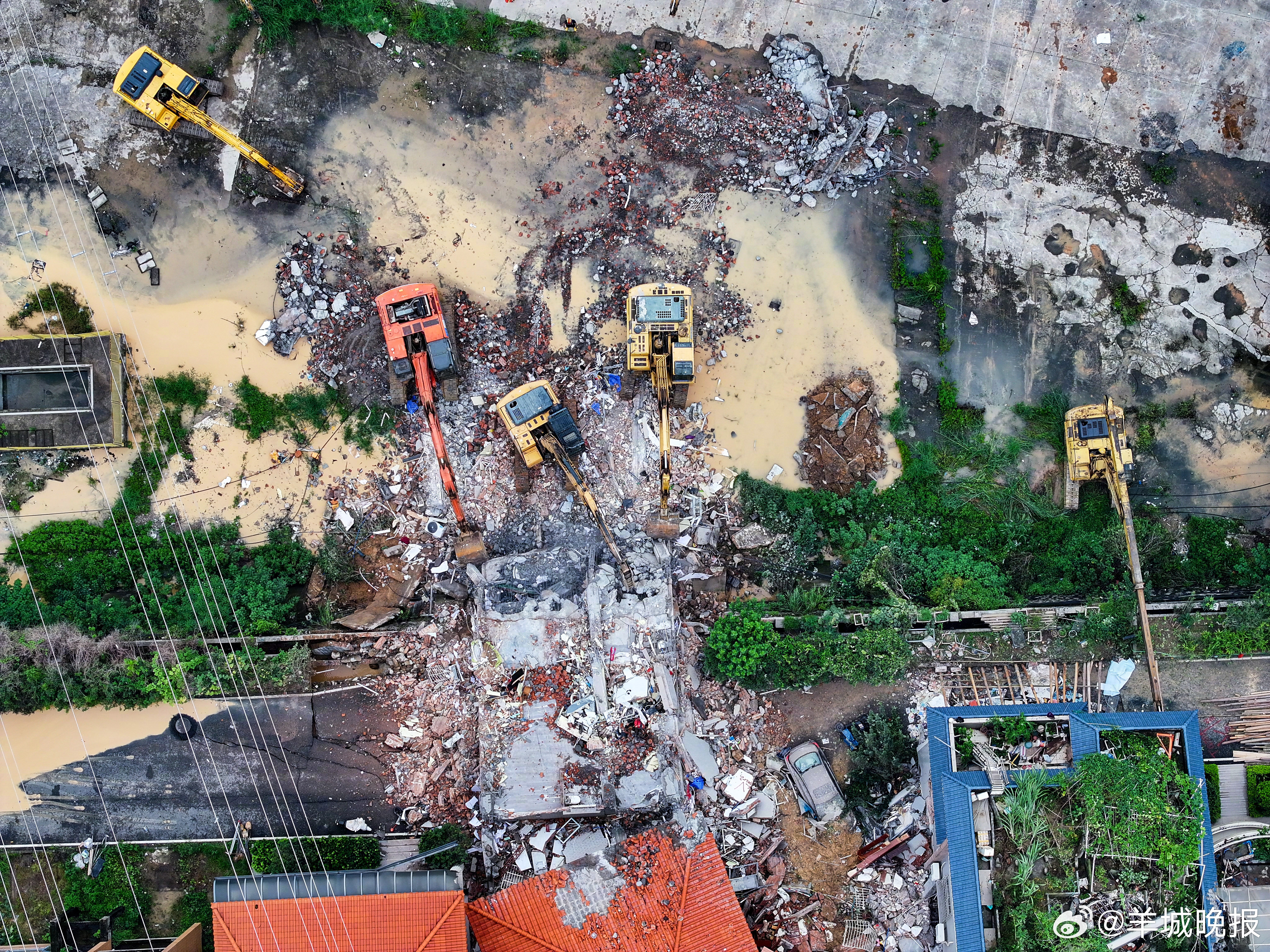 【广州白云区山体滑坡已救出8人，其中1人经抢救无效死亡】8月6日晚，据广州市白云