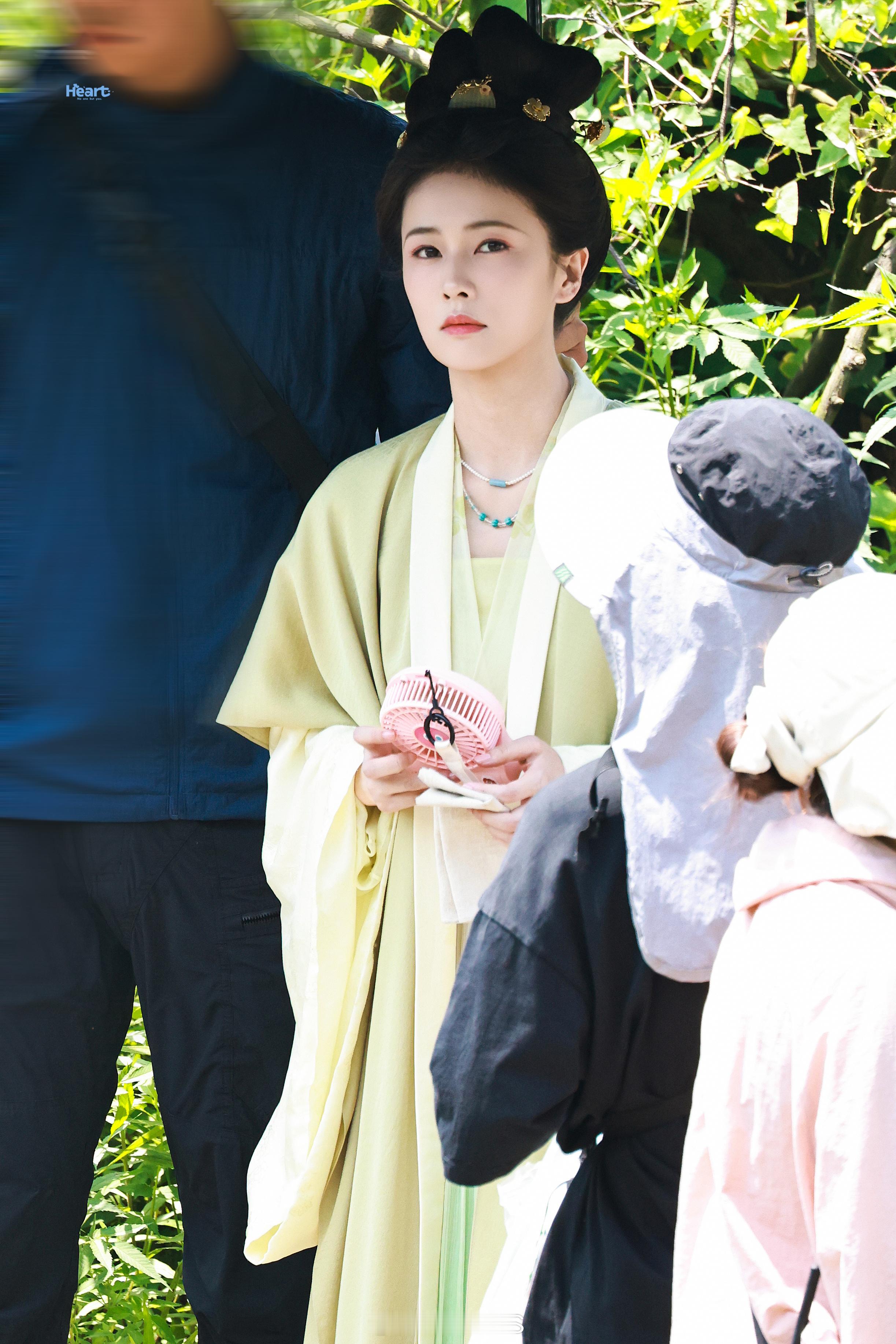 白鹿莫离新造型路透来了！叶璃怎么这么美呀！[羞嗒嗒]王星越对白鹿又爱又恨 ​​​
