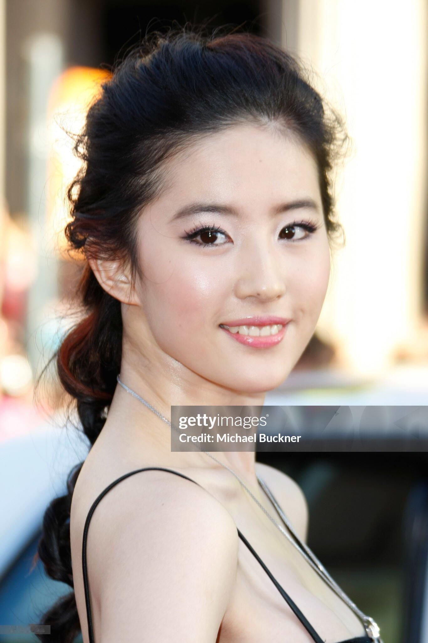 以防你没有看过2008年的刘亦菲