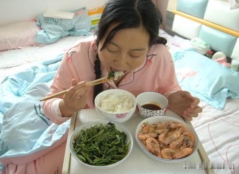 万万没想到！我今年53岁了，儿媳坐月子没照顾她，也没给钱，我想说我又没这个义务！