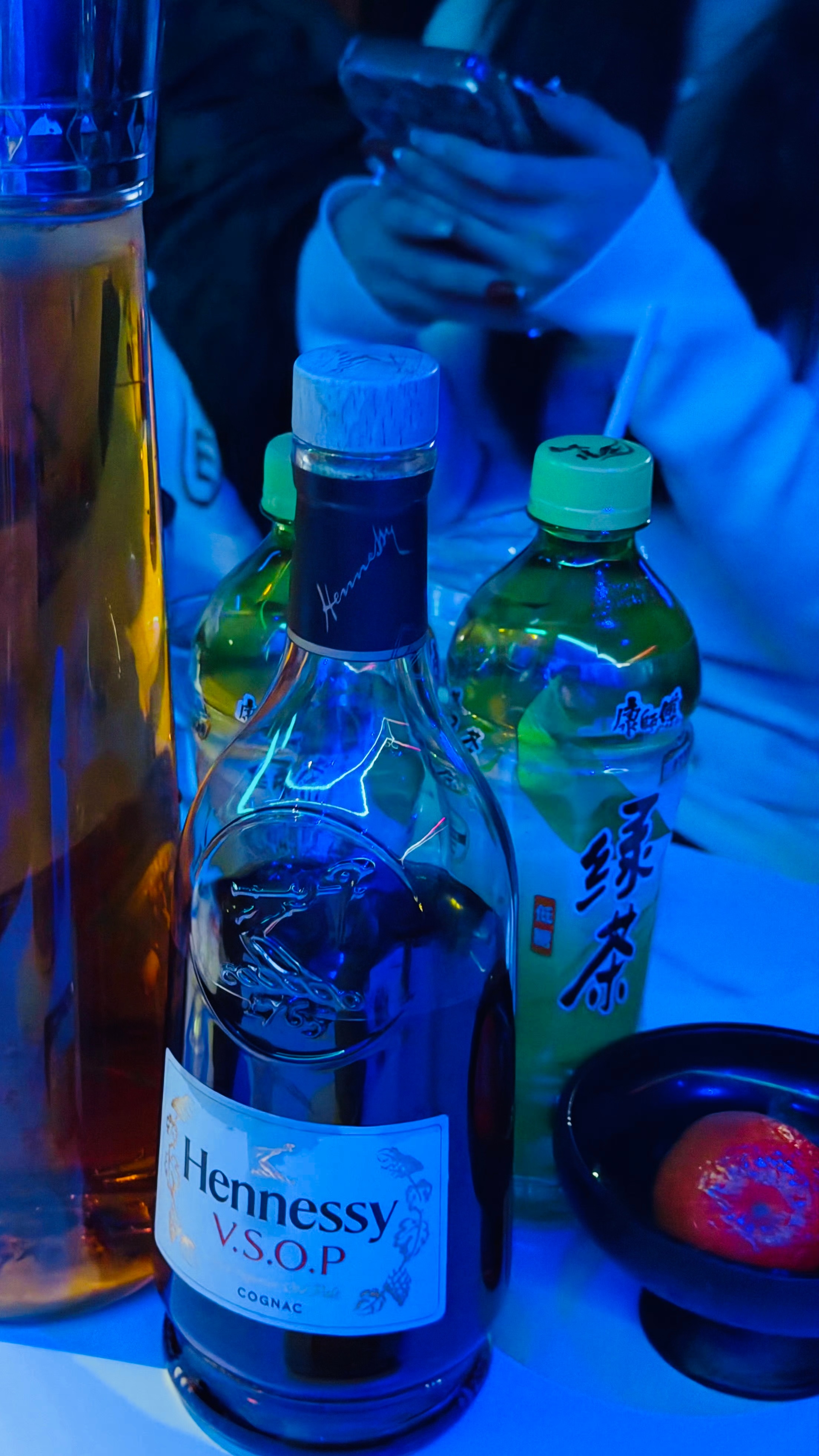 臭宝已经喝了一瓶奔富407🍷…… 龙港