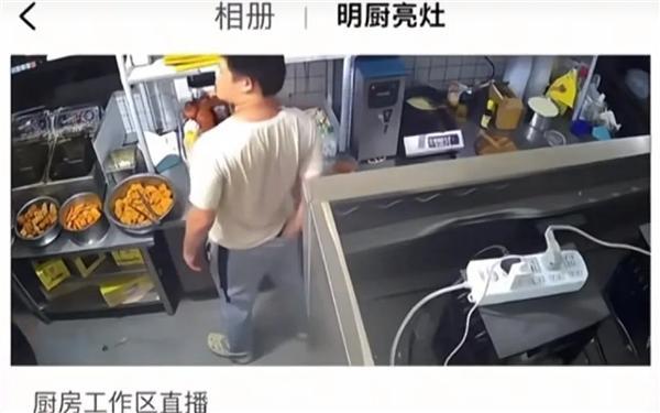 浙江温州柠檬队长韩式炸鸡(万象城店)后厨老板是个狠人，一点都没有犹豫，也没有狡辩