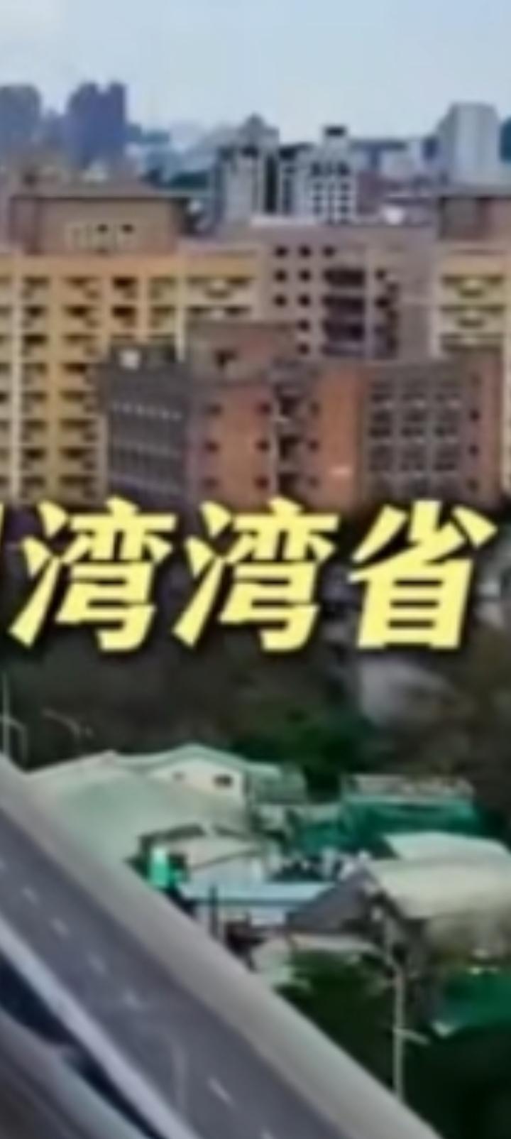 未雨绸缪，台商将自己的新台币转换人民币。
这位台商李杰认为，和平统一理论上成立，