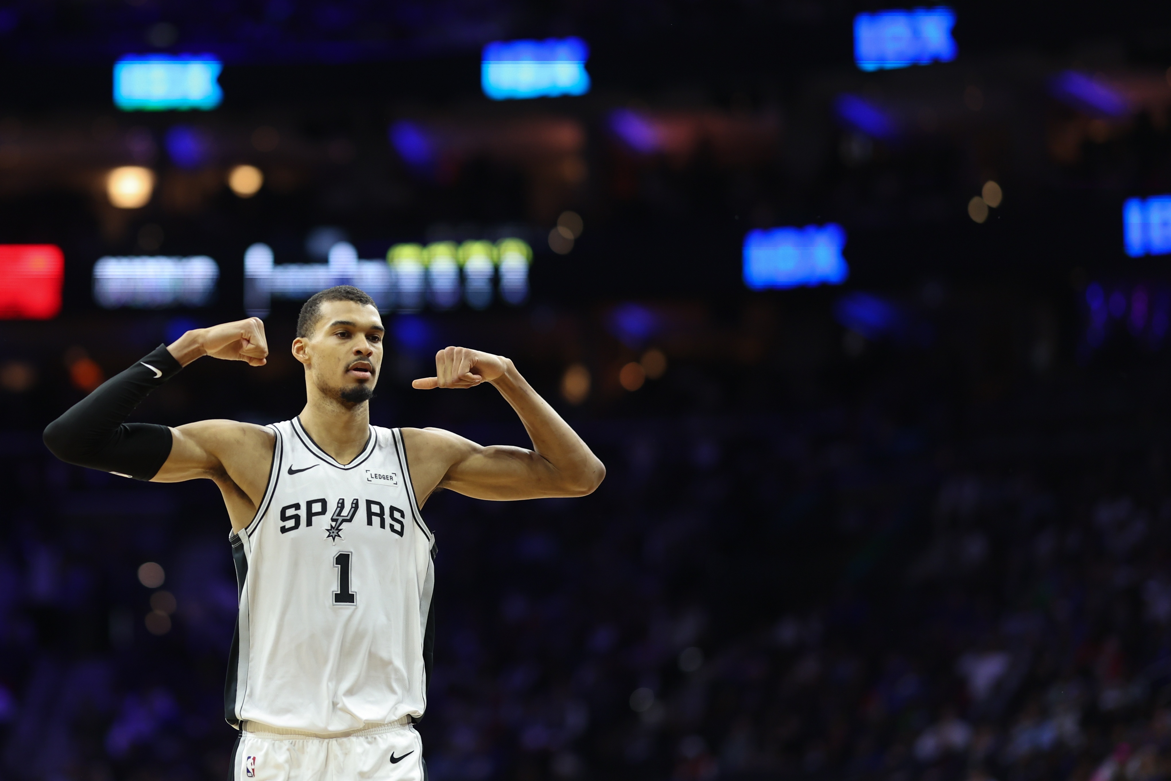 冲击MVP？文班28分钟统治内线狂轰41分18板3帽 连续2场40+10则是马刺