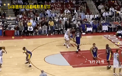 现在的NBA怎么了？是不是太软了！
图一看看姚明被NBA第一体重的奥尼尔狠狠砸头