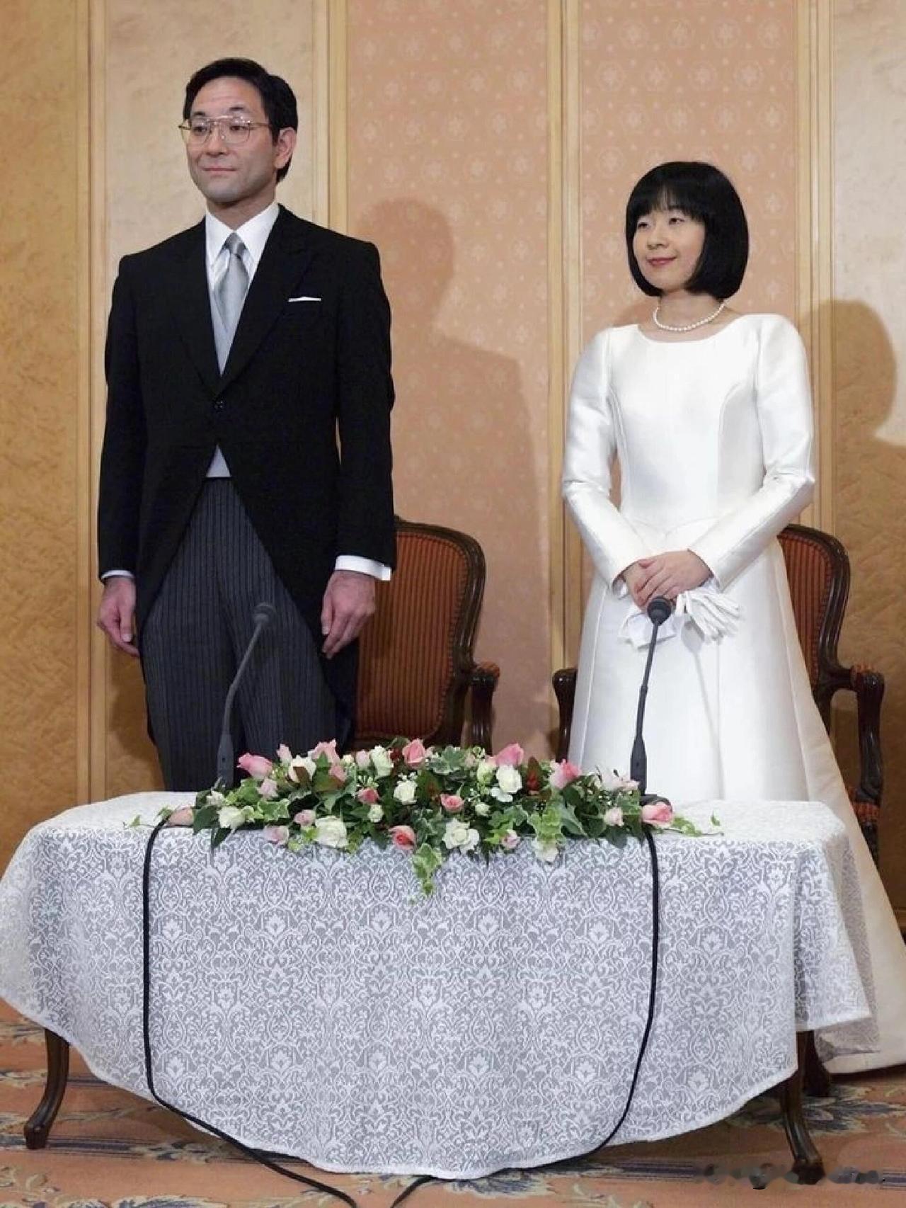 2005年，36岁的清子经文仁亲王介绍，嫁给文仁的发小、东京都政府普通公务员黑田