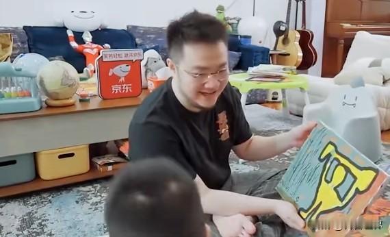 不愧是艺术大家出身，宋丹丹的孙儿四岁时就能把画画的这么好，真不是个一般小男孩。看