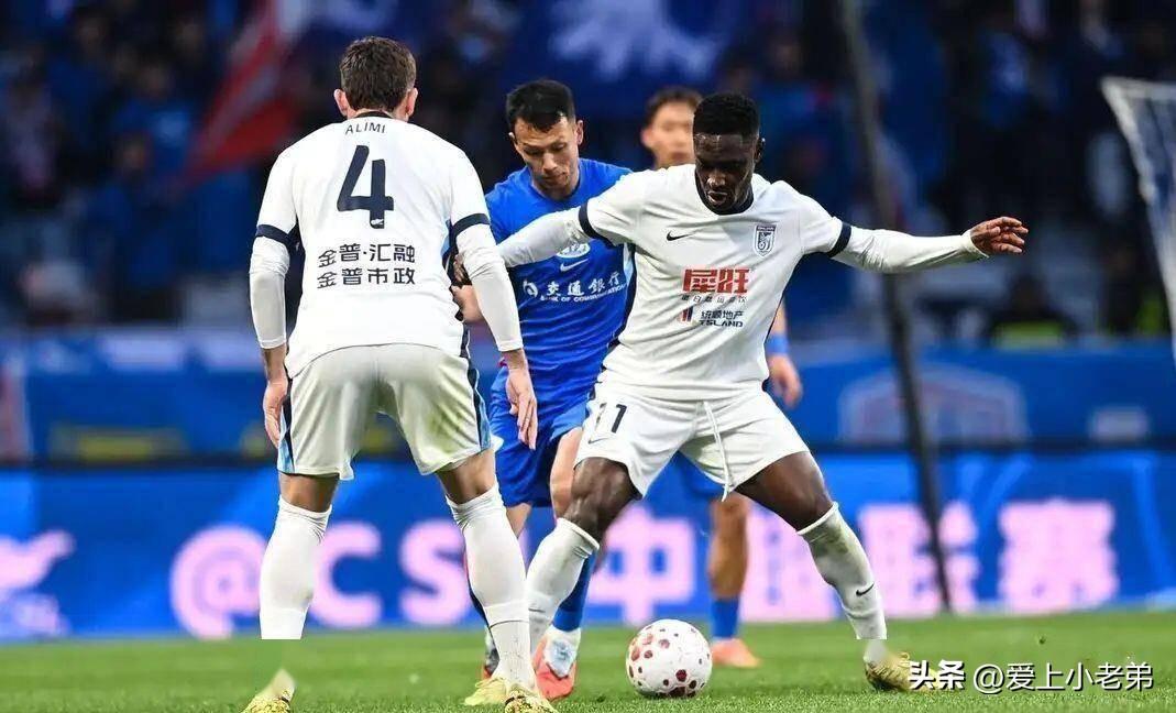 马莱莱能进这球？怕是没几个人能想到！
申花迎战大连英博，球是赢了，但比赛中马莱莱