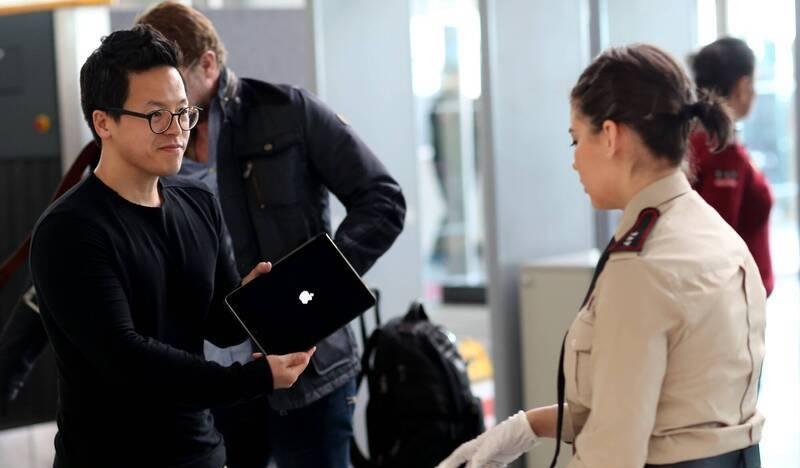 【出国前别忘充电！英国多家航空公司：手机、笔电没电或将被没收】海外新鲜事
出国前