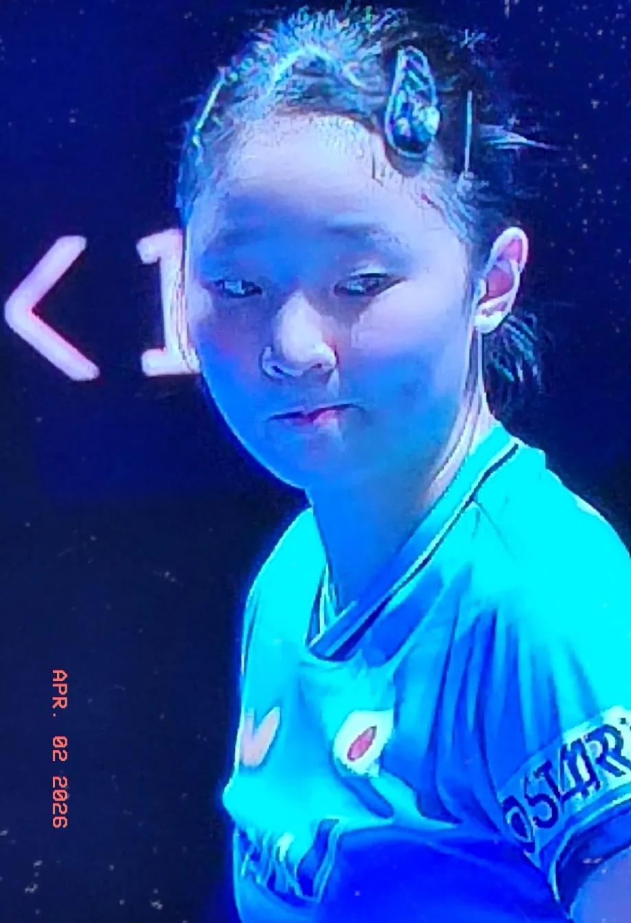 第4局，王艺迪开局连拿4分，张本美和连追3分。
随后比分交替上升。从6-6平分到