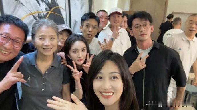 《生万物》的庆功宴主演们是喝了多少啊！脸都红了[捂脸]

昨天他们去庆功宴了，剧