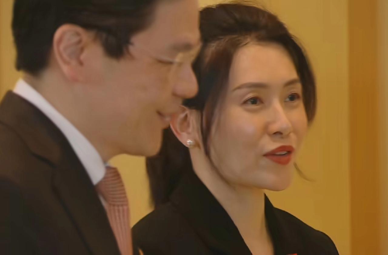 黄循财老婆吕子蕊，太漂亮了！夫妻俩到访俄喀山与普京会面，典型东方知性大美女！52