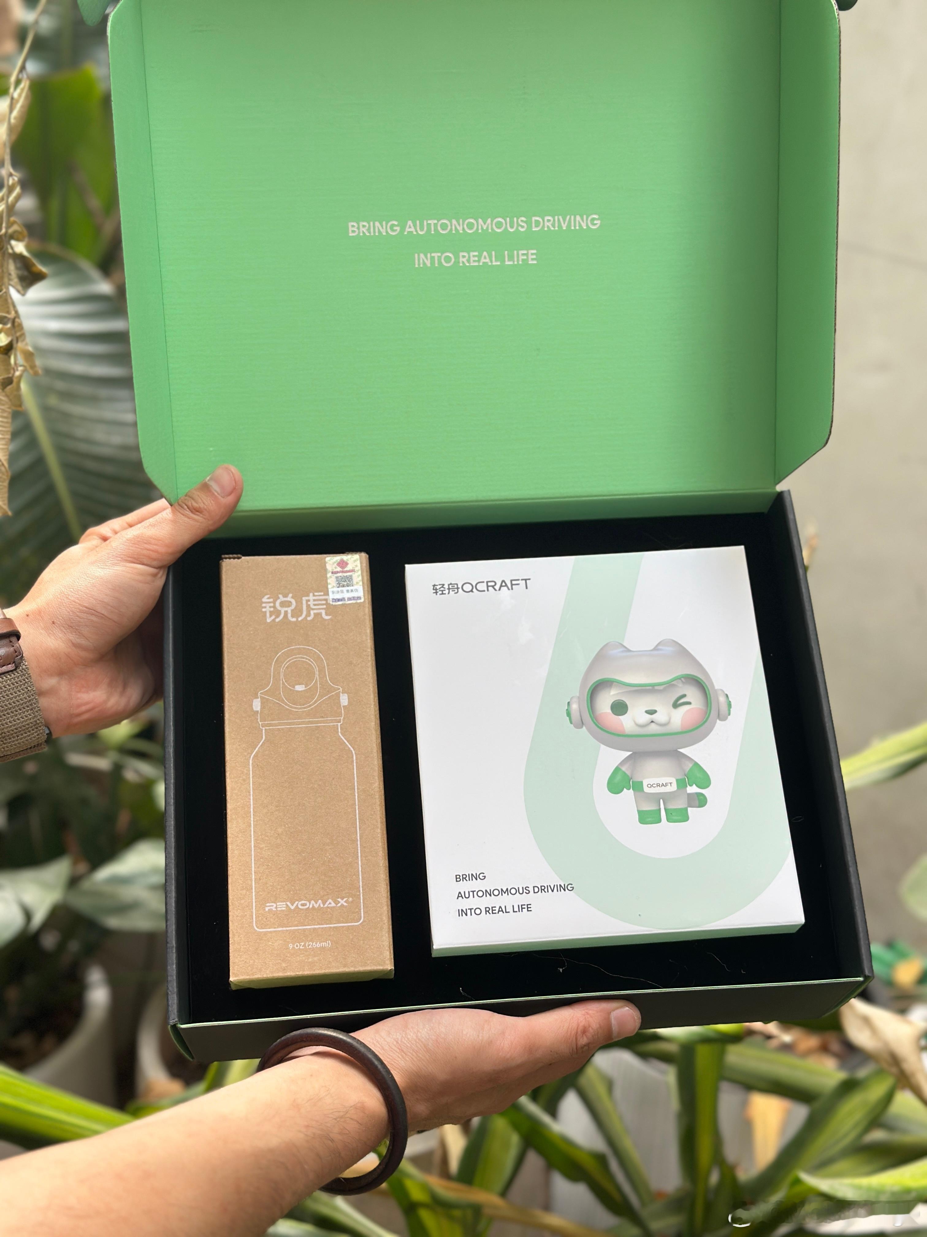 新年开工给大家发个福利抽一个铁粉送轻舟礼盒，有一个水杯+公仔下周一（3月2日）开