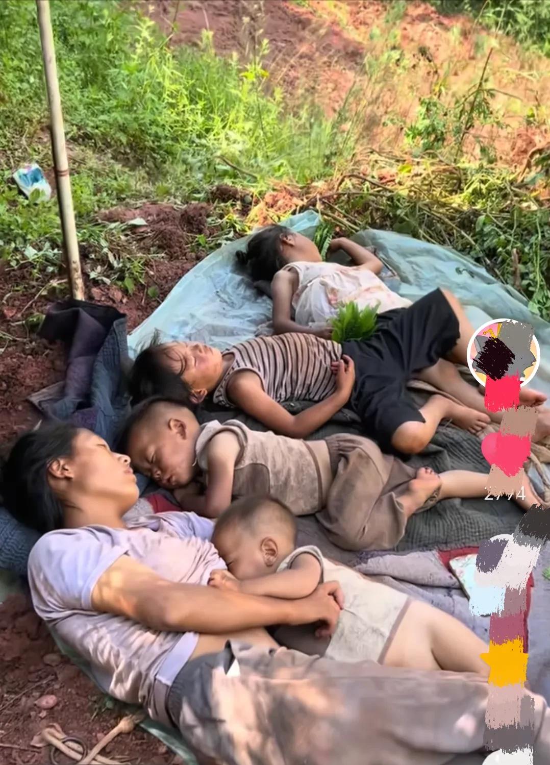 这才是凉山彝族的真实生活！四川凉山，男子一家六口去山上挖土豆，中午挖累了，地上铺