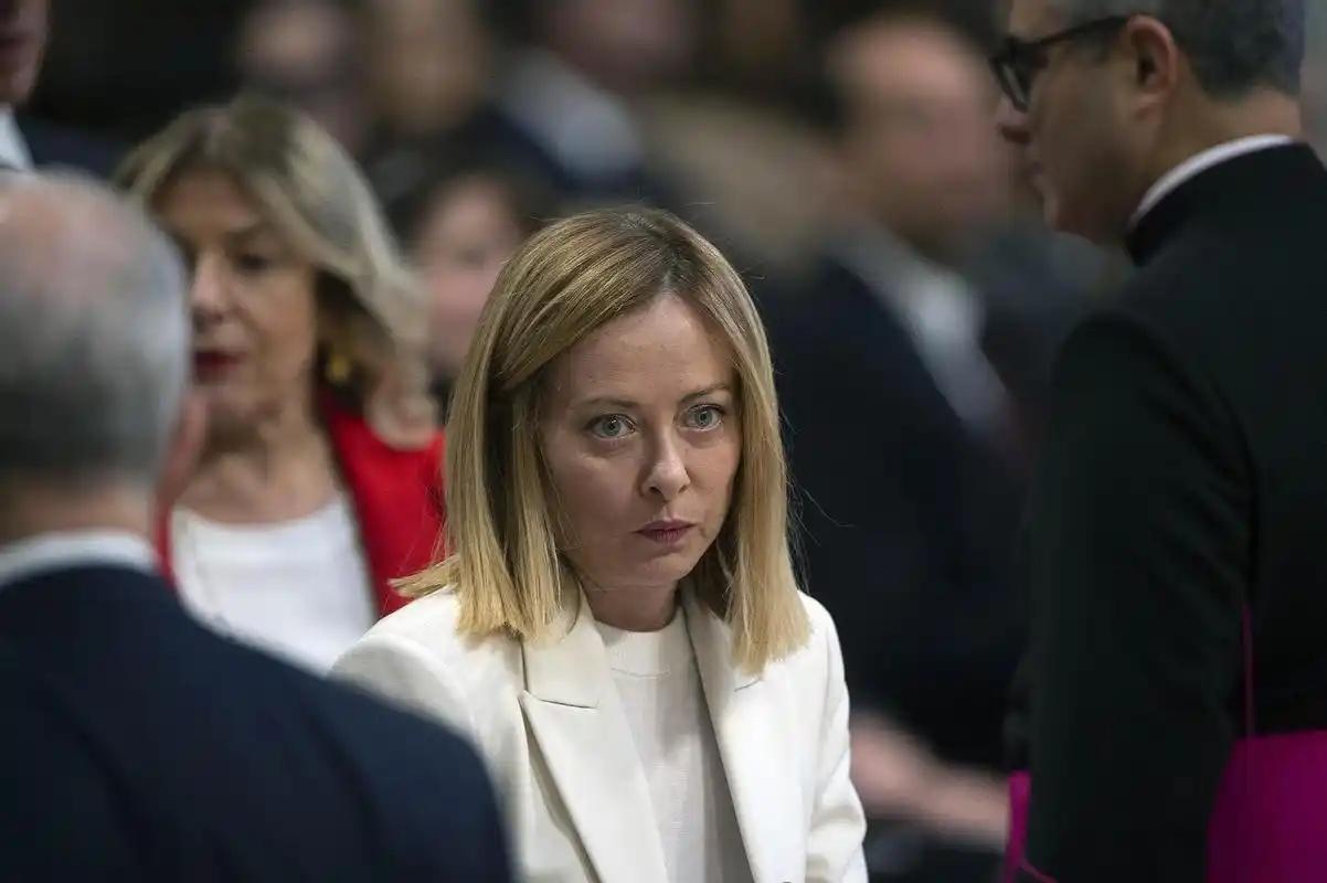 特朗普彻底沦为欧洲“孤家寡人”？唯一的欧洲盟友梅洛尼公开反水，当着全球的面怒怼他