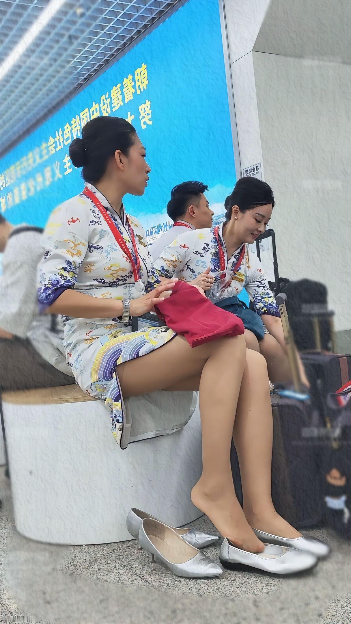 红袖添香夜，静候归人期。