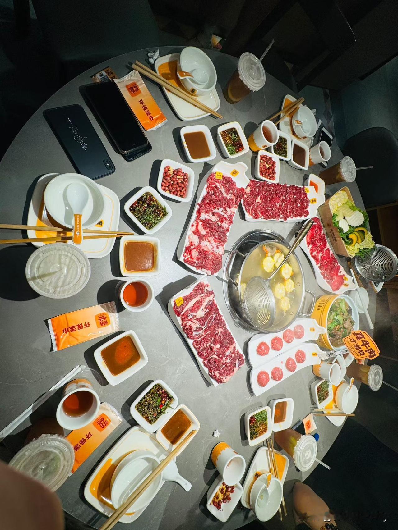 全力以赴并肩奋斗，功成之时共享荣光。