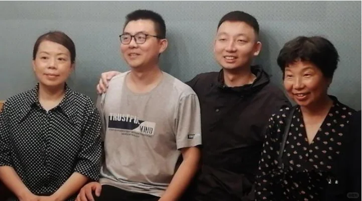 杜新枝近期的表现非常活跃，就在近日又在社交媒体晒照发文。 	 这一次杜...