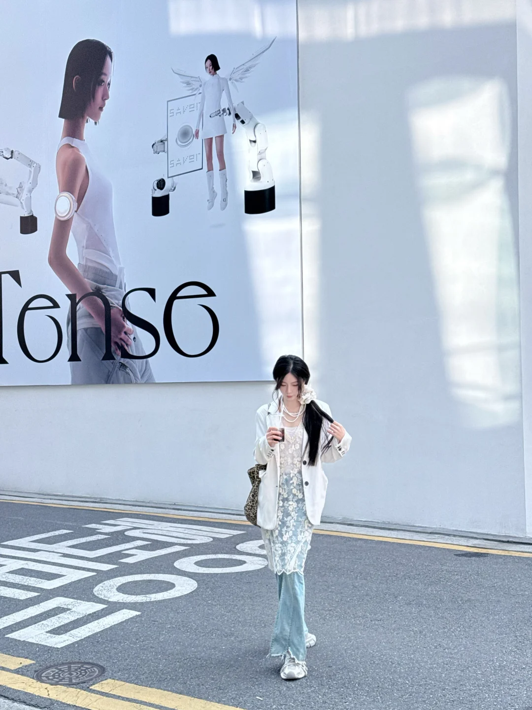 新沙洞的Jennie海报换了！人流量少一半！