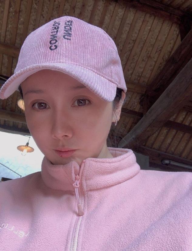孙菲菲官宣离婚了
果然，前段时间旧事重提，说自己当年被打的事，还把王阳牵扯其中，