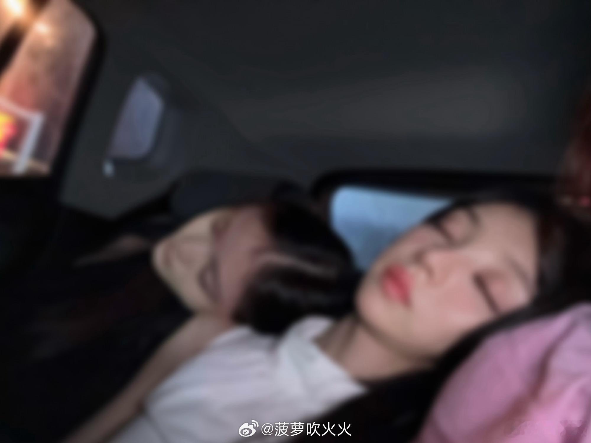 田曦薇晒照为肖露庆生羡慕的口水从眼角流出我说闺蜜你啥时候出道谁懂田曦薇连续8年给