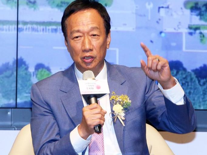 郭台铭此前公开发表言论，宣称倘若两岸发生冲突，他不会选择抽身离开。他还提到，名下