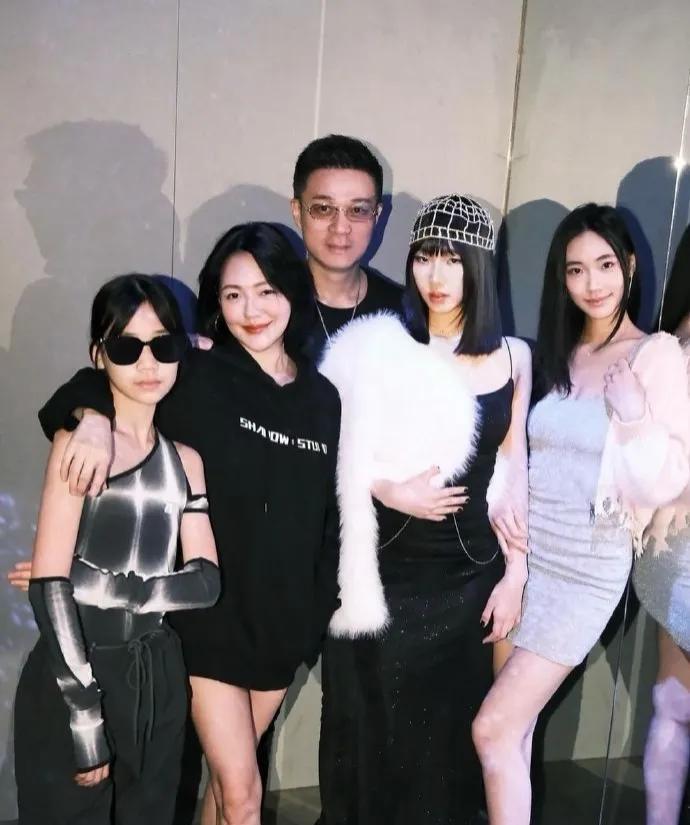 1月16日，小S一家再一次冲上热搜，不过，这一次不是因为老公许雅钧的花边新闻，而