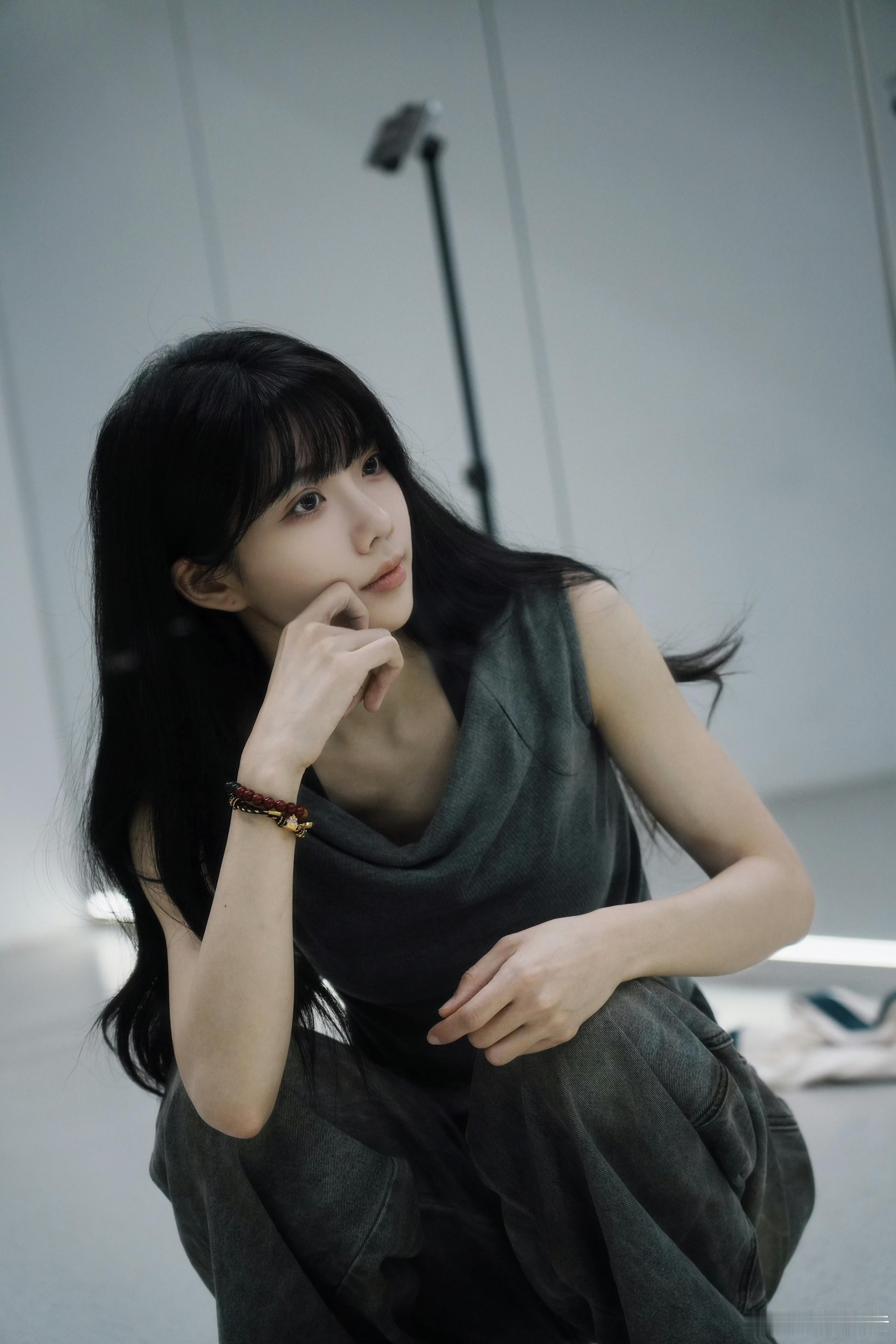 闭上眼睛。听到的不是旋律，是边界碎裂的声音。2026全新巡演沈梦瑶无界巡演 入场