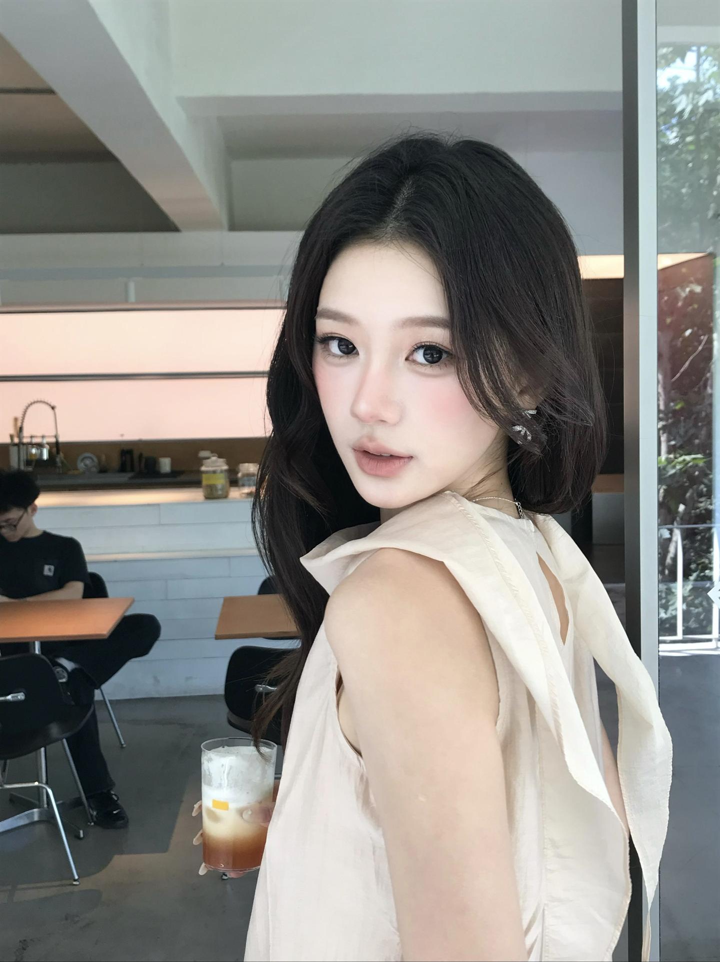 农村人真的不配网恋吗？ 我躲在茅房里 和你连麦 隔壁的猪 鸭鸭一直叫 ...
