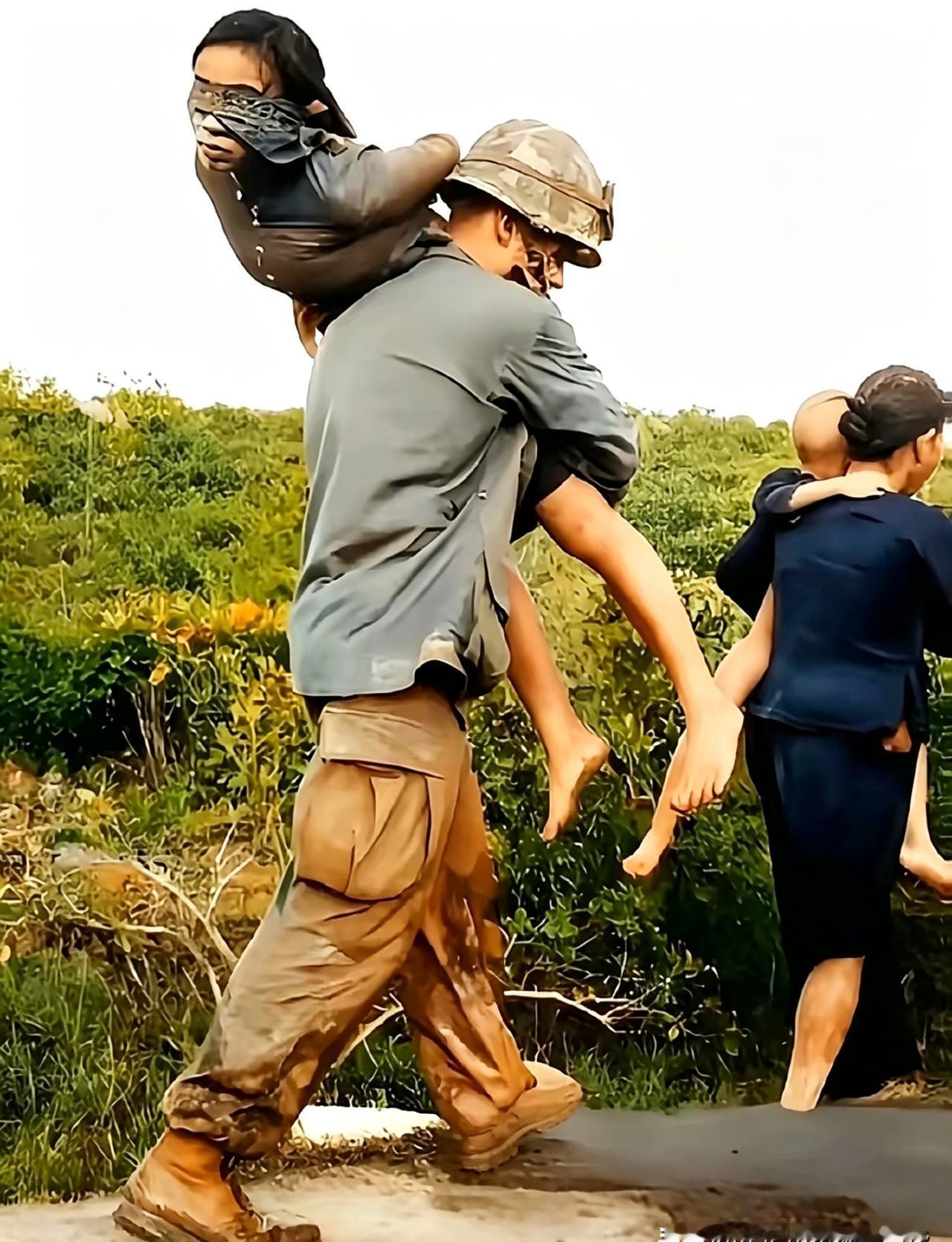 那张照片传了很久，可照片外的事，档案里查不到，老兵不说，越南那边更没人提。
19