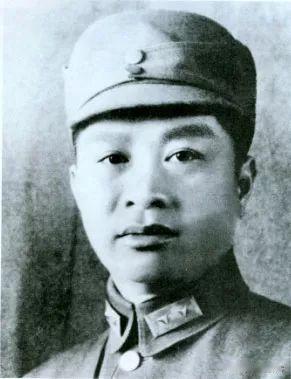 叶挺不牺牲，55年能评元帅吗？
关键看他是否能恢复“新四军军长”的职务和“党员”