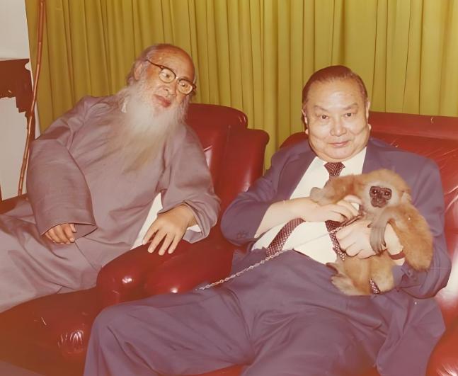 特务头子王新衡曾两度被杜月笙救命，又先后得到过60根金条的接济，可在杜月笙去世后