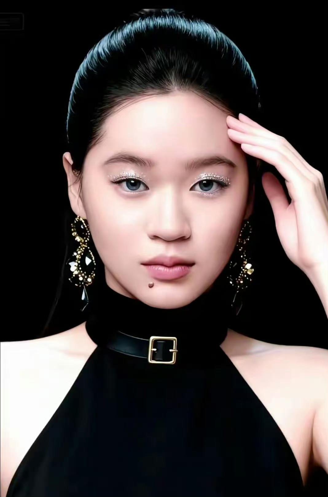 全红婵最厉害的不是跳水冠军，
也不是不卑不亢沉稳的性格，

而是她做到这一切，站