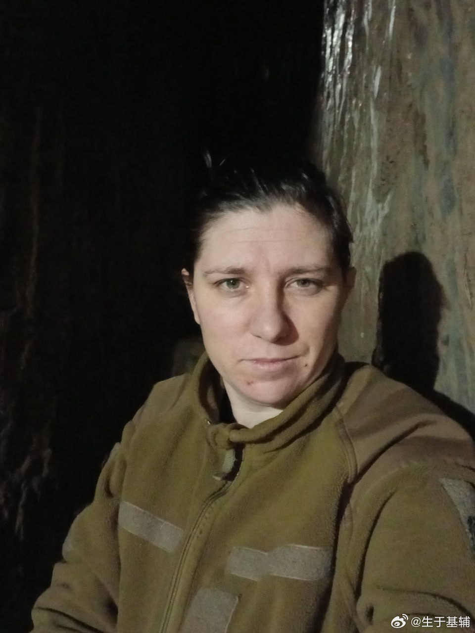 在乌克兰国民警卫队历史上，一名女性，即绰号“弹坑”的机枪手首次获颁“乌克兰英雄”