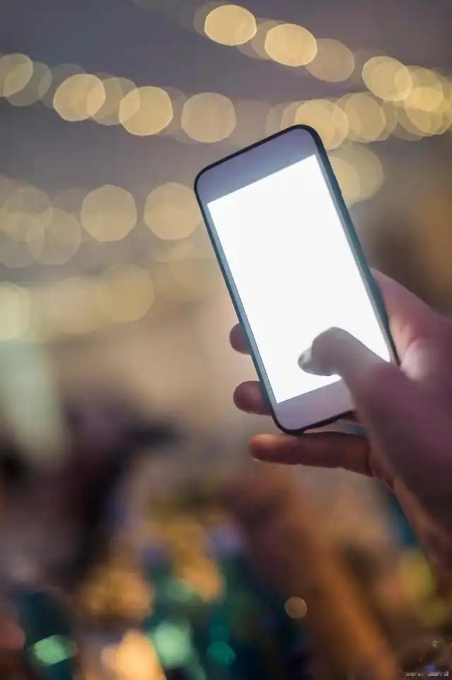 这一切作为你自己的光能量，或说经验能量飘过来说当然是实在的效应，但不实在有“我”