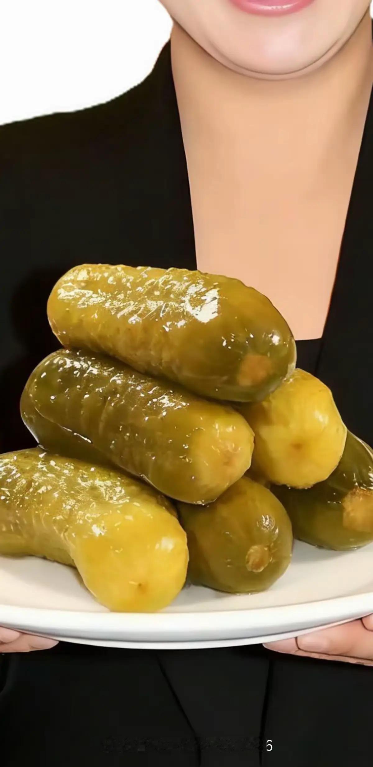 没想到最后的赢家竟然是“酸黄瓜”，最近一周销量直线上升。不但食品酸黄瓜火了，相声