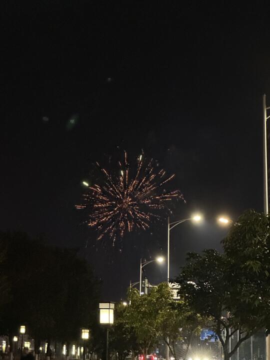 不是觉得别人对你好，你就要感恩戴德。因为你本就值得被好好对待，他人的好...