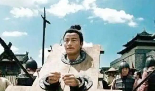 公元600年，一个隋朝小官押着70多名重刑犯赶往长安。走到半路他突然把所有人的枷
