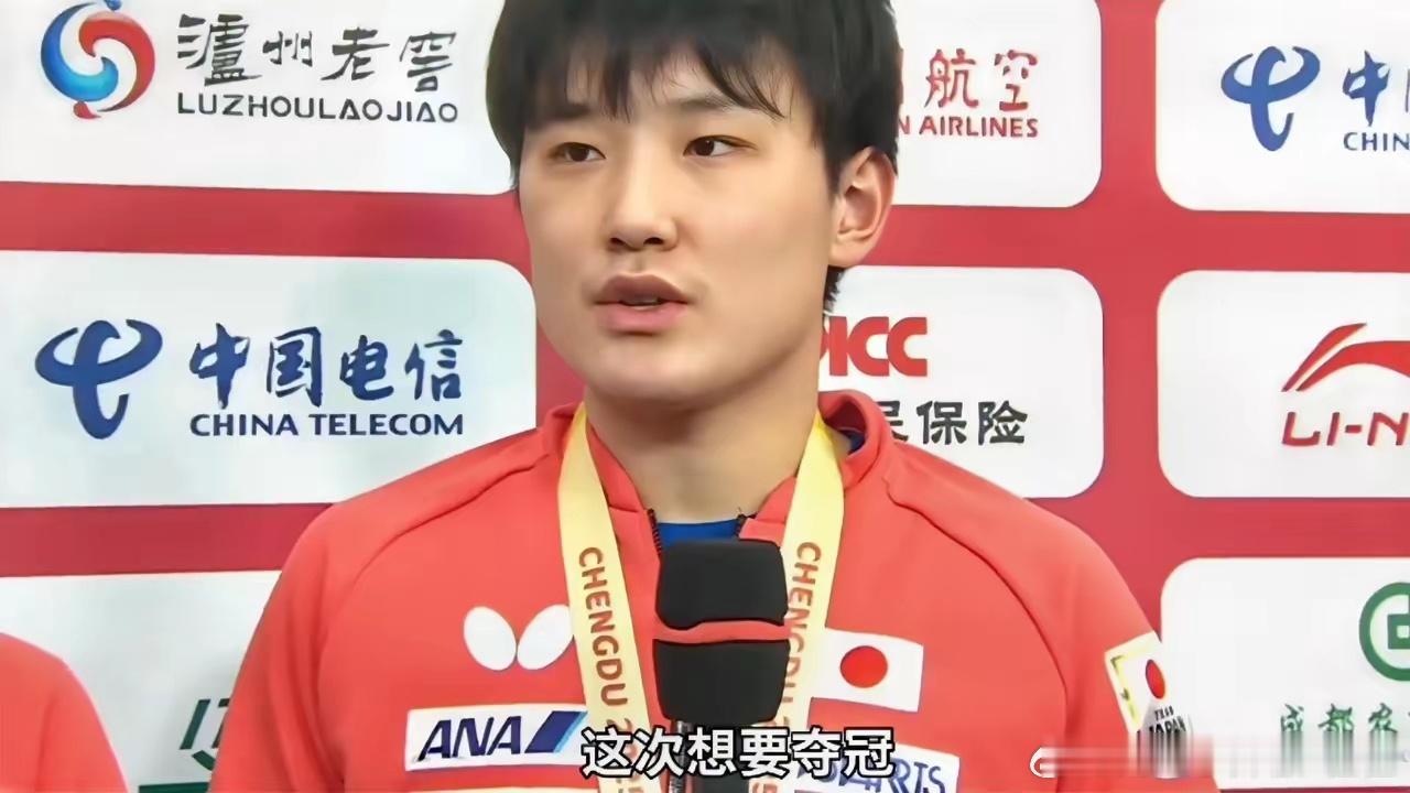 混团世界杯落幕，张本智和接受采访，谈到在WTT总决赛自己的目标张本智和表示：“W