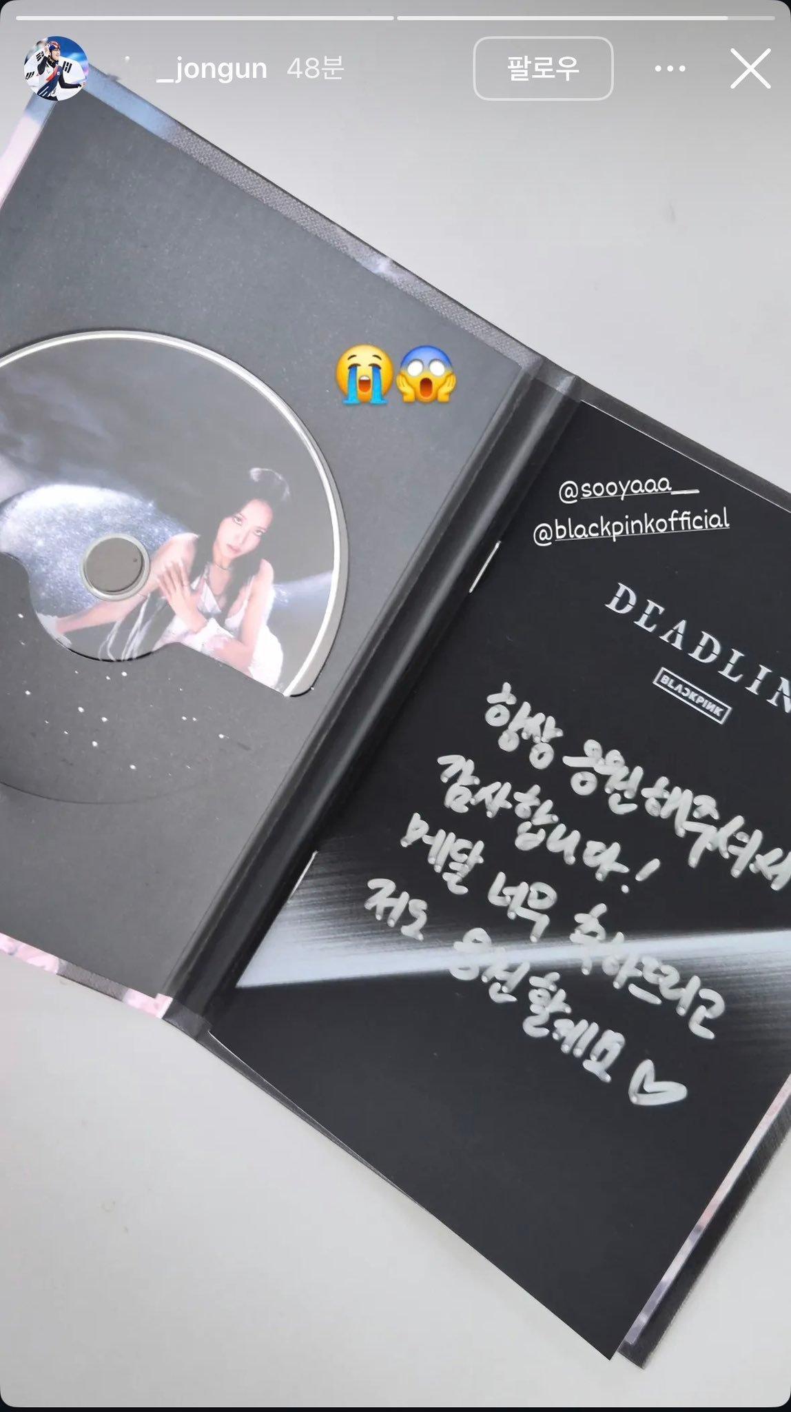 JISOO 向滑冰国家队铜牌得主、她的忠实粉丝林钟恩寄送了一张签名专辑：JISO