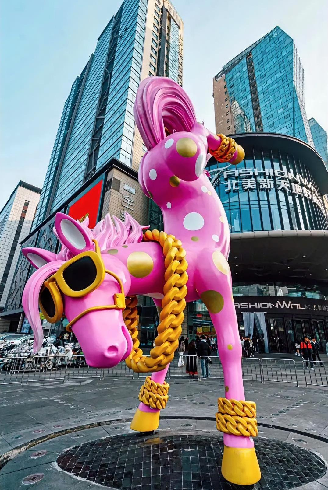 “头逆马”被拆除的背后，凸显了管理者的“敏感肌”。管理应该具有包容性。
面对“玩