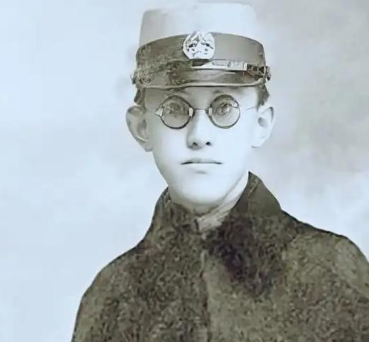 袁世凯第六子袁克桓，也是袁世凯所有儿子里最出色的一个，他靠着外资身份搭建难民营，