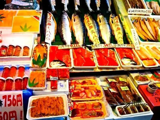 日本排放核污染水之后，出现了一个耐人寻味的现象。

起初，不少国家对日本海鲜保持