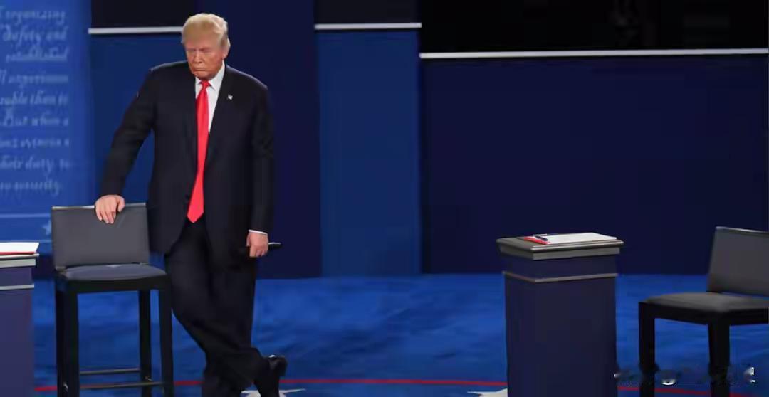 还想打伊朗？48小时内，特朗普遭遇两次打击，快要当不成总统了！

双航母出动，上