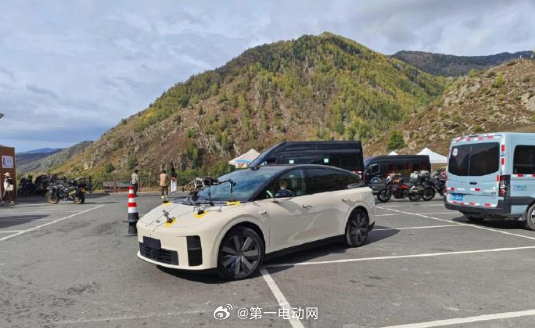 理想i6 已曝光了5个颜色，大家想选哪个[思考]估计得加钱 ​​​
