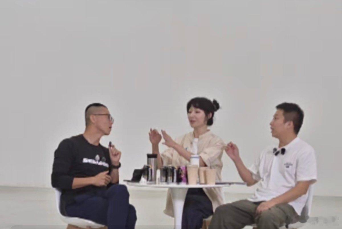感觉主持人要是董老厮会更有节目效果[挖鼻] ​​​