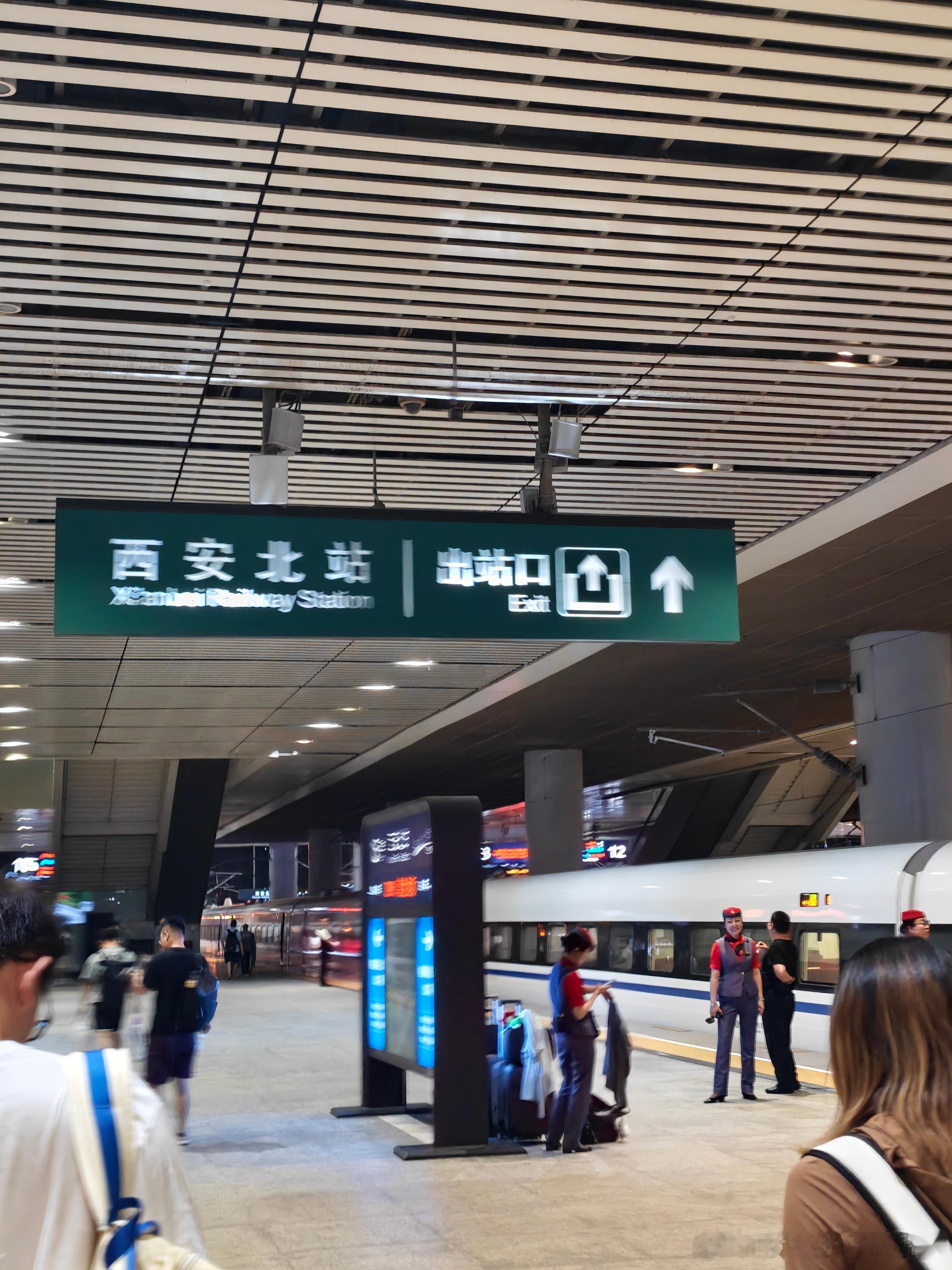 两天的西安之旅好快就结束了认识了新朋友 也背着一袋沉甸甸的夸夸回家了谢谢你们💜
