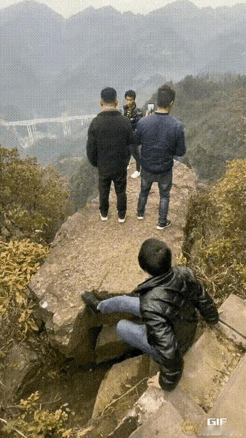 你的身后永远站着这样的小人[大笑][大笑][大笑]